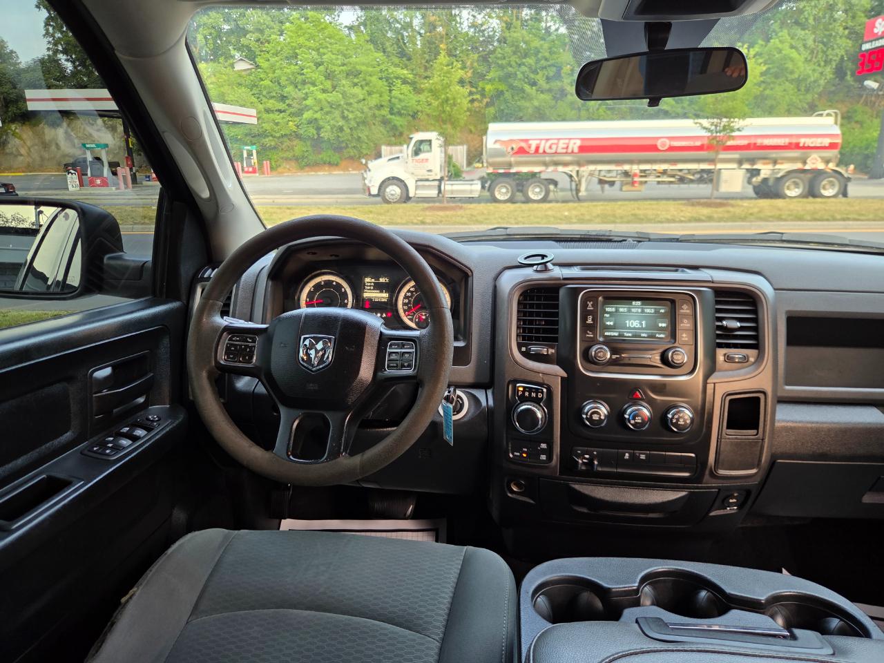 RAM 1500 Tradesman Quad Cab 4WD 2018