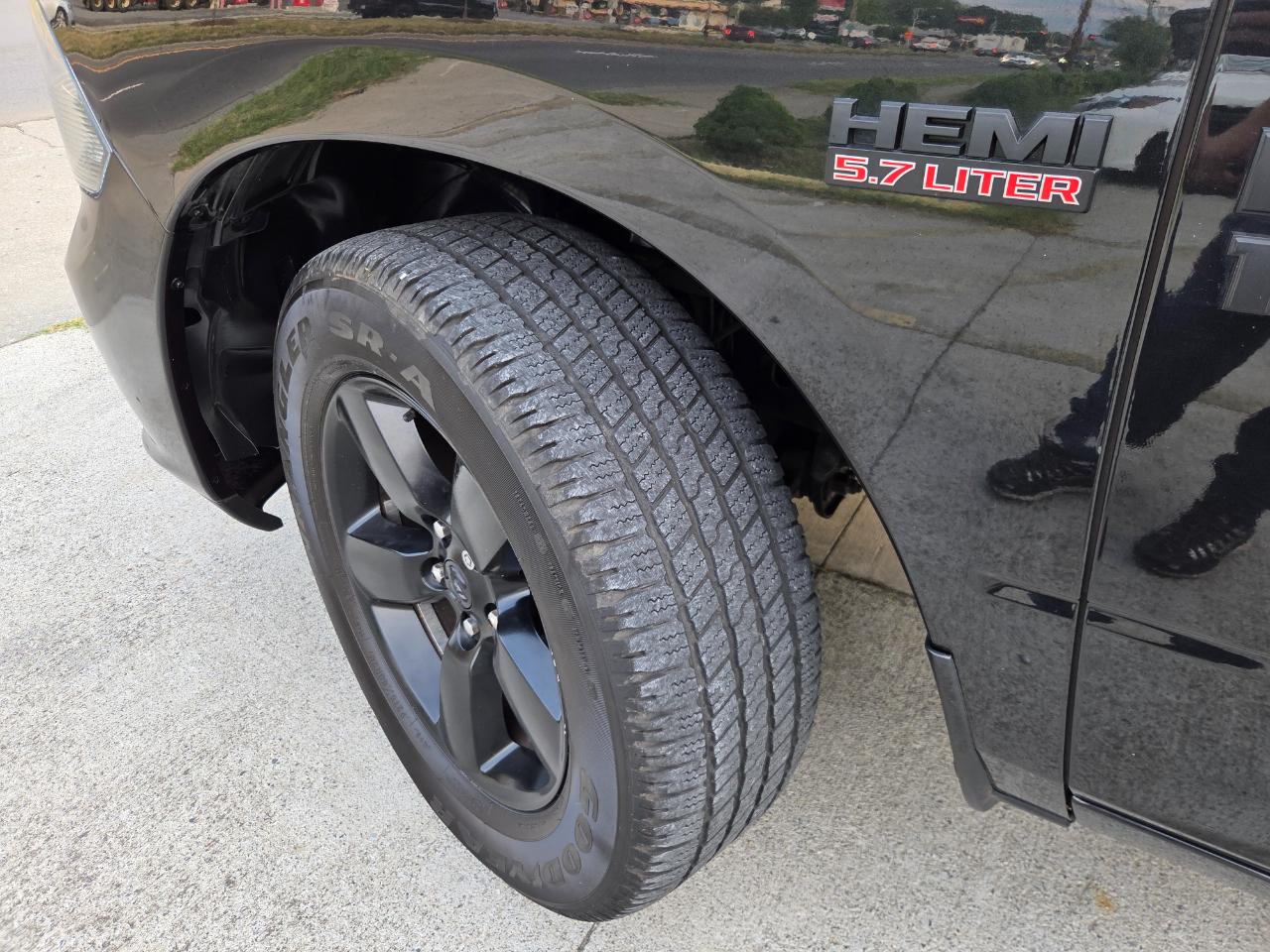 RAM 1500 Tradesman Quad Cab 4WD 2018