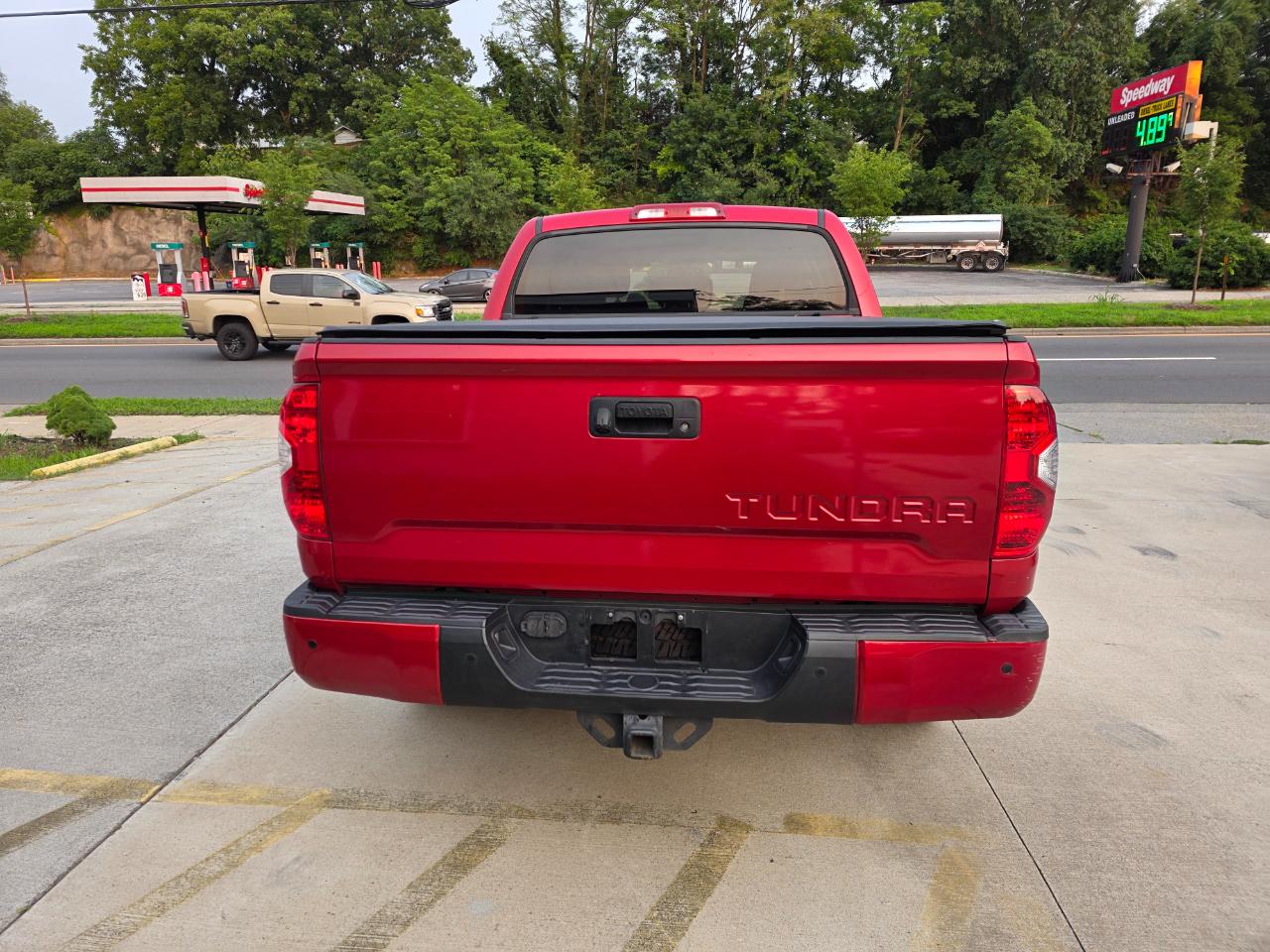 Toyota Tundra SR5 5.7L V8 CrewMax 4WD 2017