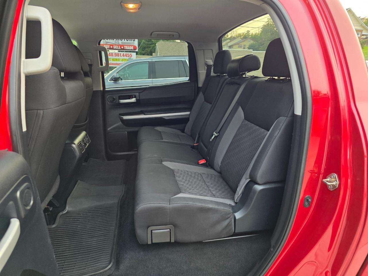 Toyota Tundra SR5 5.7L V8 CrewMax 4WD 2017