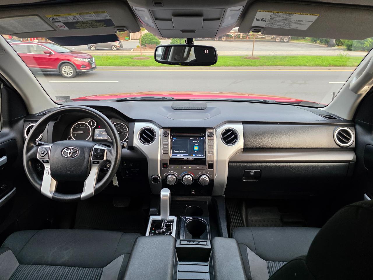 Toyota Tundra SR5 5.7L V8 CrewMax 4WD 2017