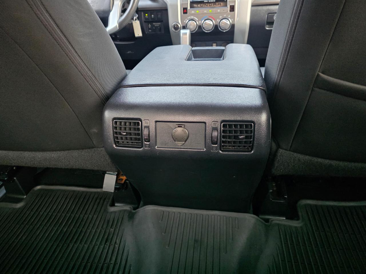 Toyota Tundra SR5 5.7L V8 CrewMax 4WD 2017