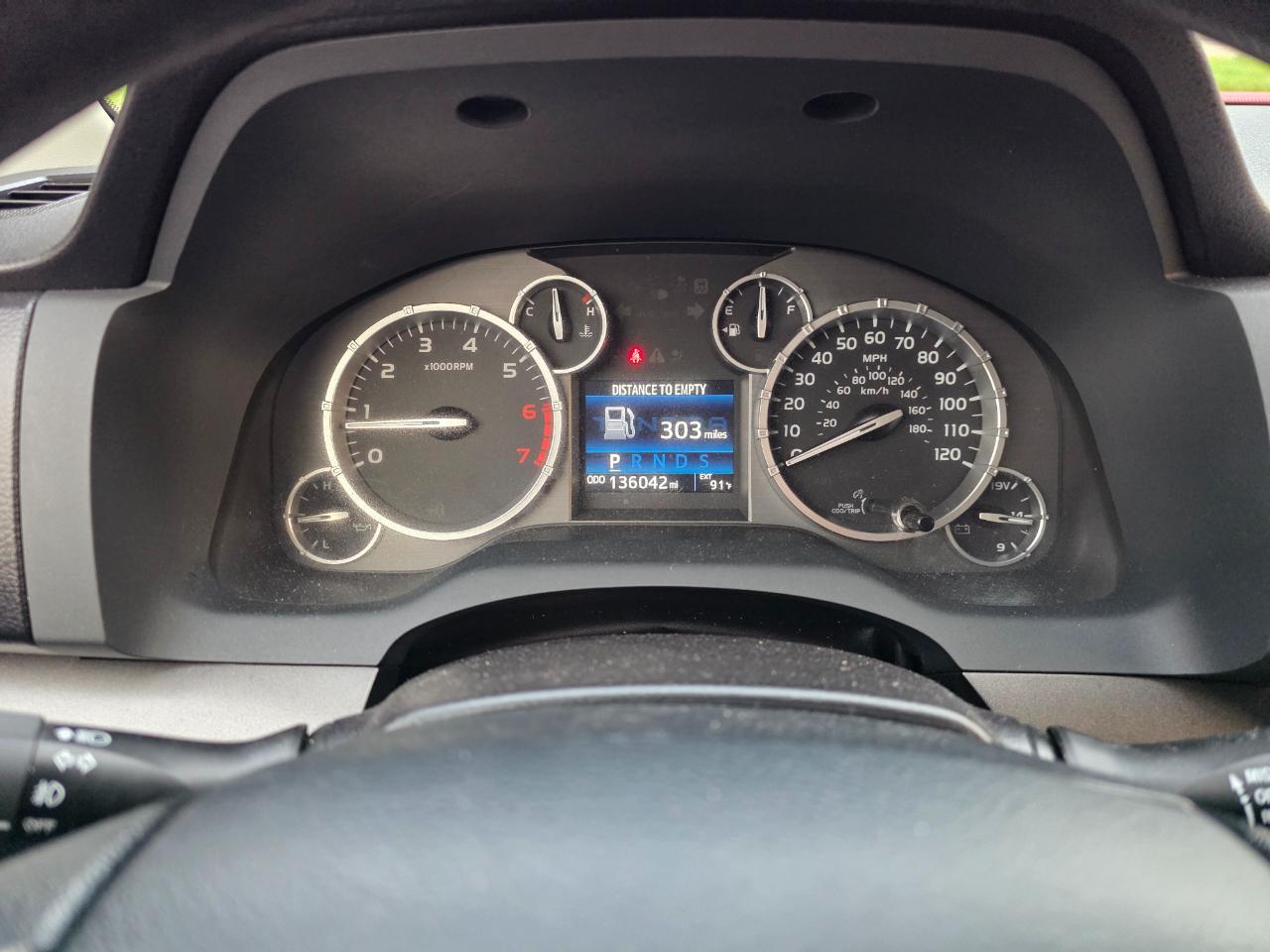 Toyota Tundra SR5 5.7L V8 CrewMax 4WD 2017