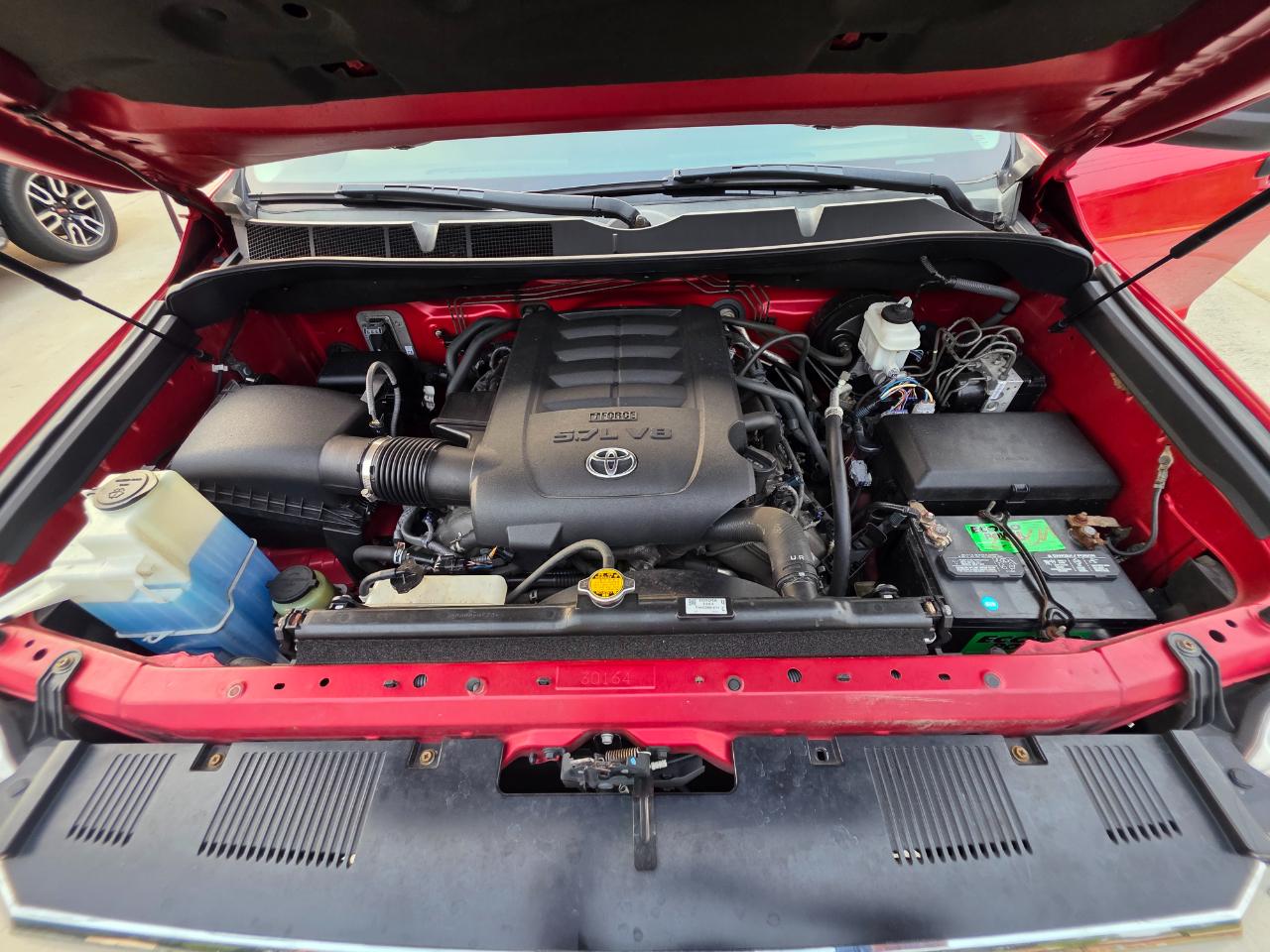 Toyota Tundra SR5 5.7L V8 CrewMax 4WD 2017