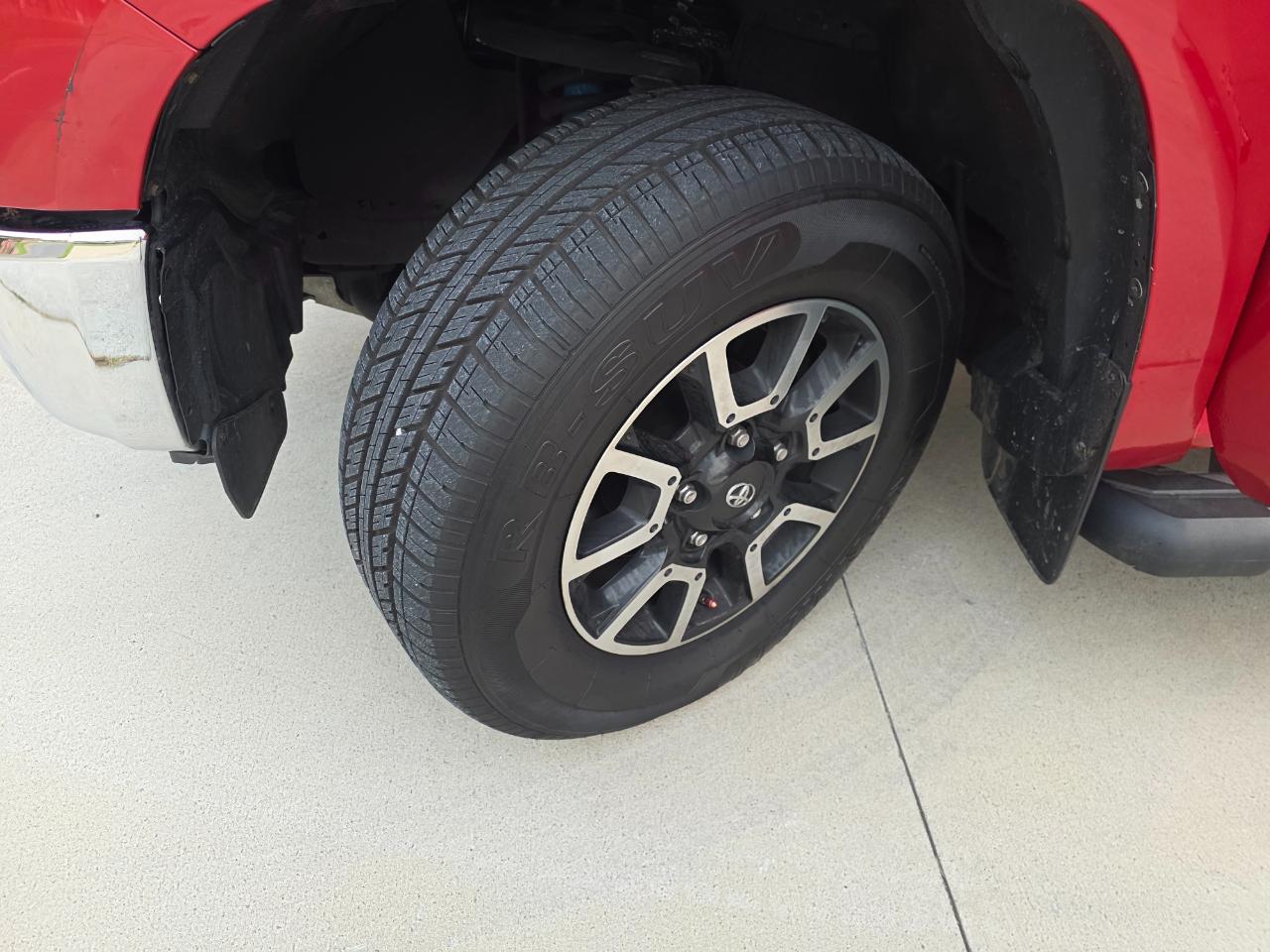 Toyota Tundra SR5 5.7L V8 CrewMax 4WD 2017