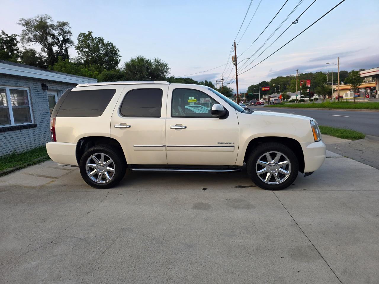 GMC Yukon Denali 2WD 2013