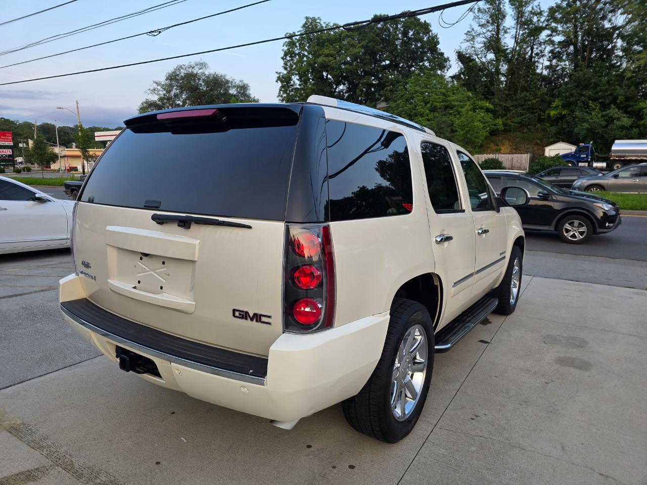 GMC Yukon Denali 2WD 2013