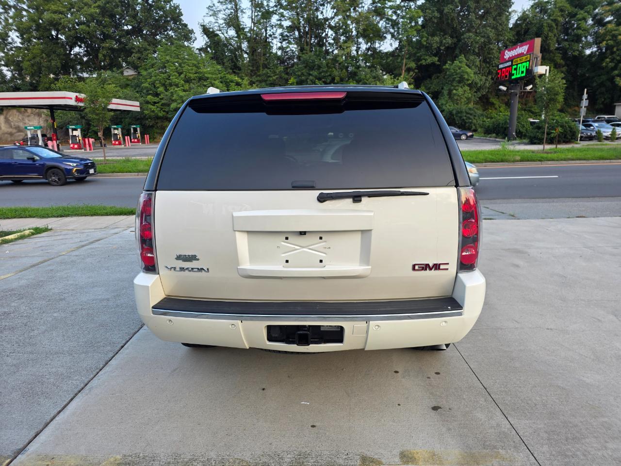 GMC Yukon Denali 2WD 2013