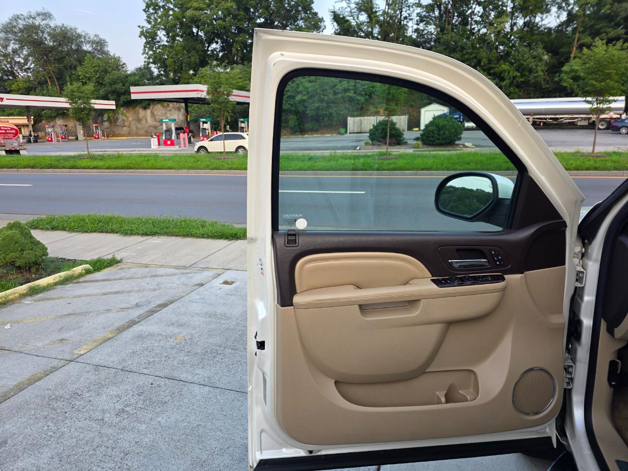 GMC Yukon Denali 2WD 2013