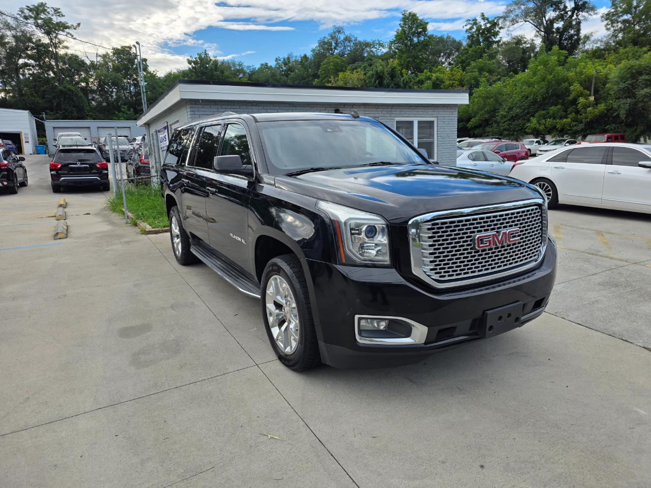 GMC Yukon XL SLT 1/2 Ton 4WD 2015