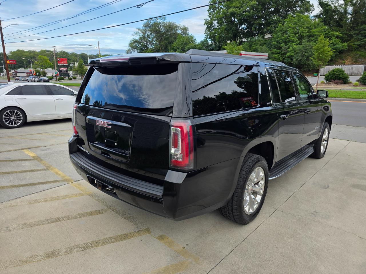 GMC Yukon XL SLT 1/2 Ton 4WD 2015
