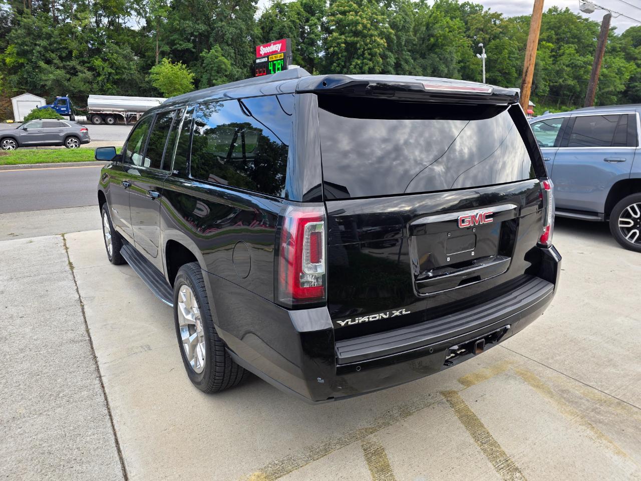 GMC Yukon XL SLT 1/2 Ton 4WD 2015