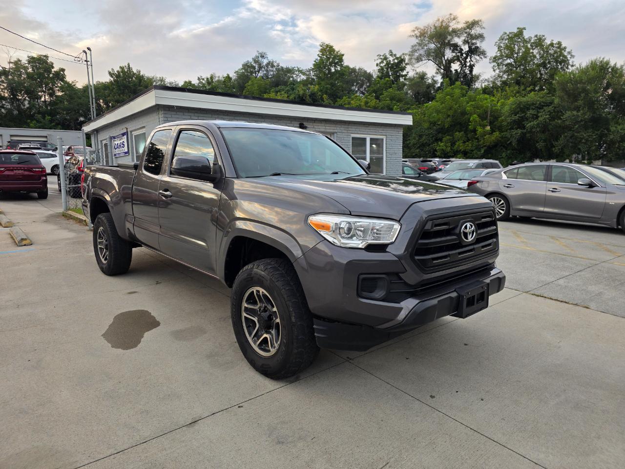 Toyota Tacoma SR5 Access Cab I4 6AT 4WD 2017