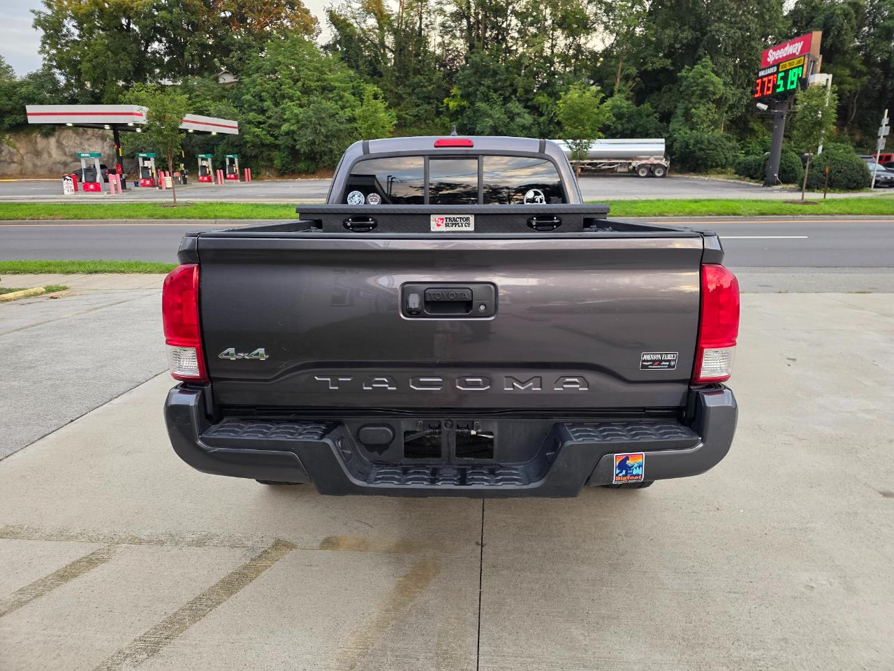 Toyota Tacoma SR5 Access Cab I4 6AT 4WD 2017