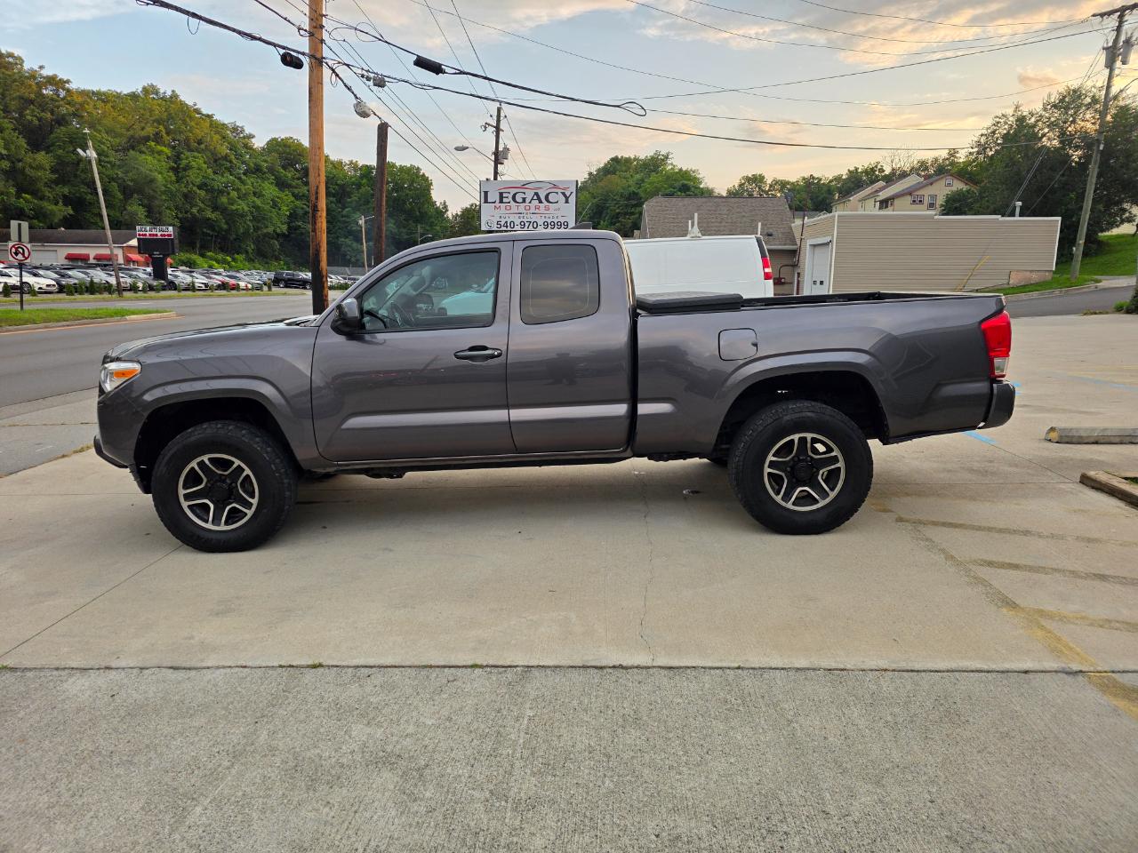 Toyota Tacoma SR5 Access Cab I4 6AT 4WD 2017