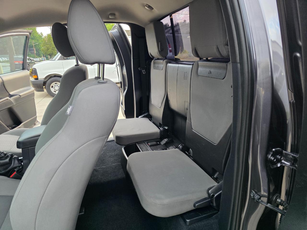 Toyota Tacoma SR5 Access Cab I4 6AT 4WD 2017