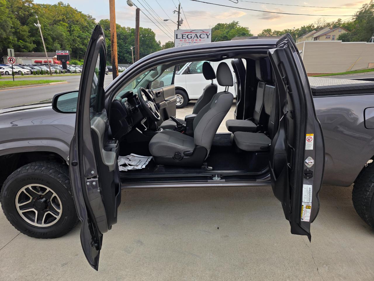 Toyota Tacoma SR5 Access Cab I4 6AT 4WD 2017