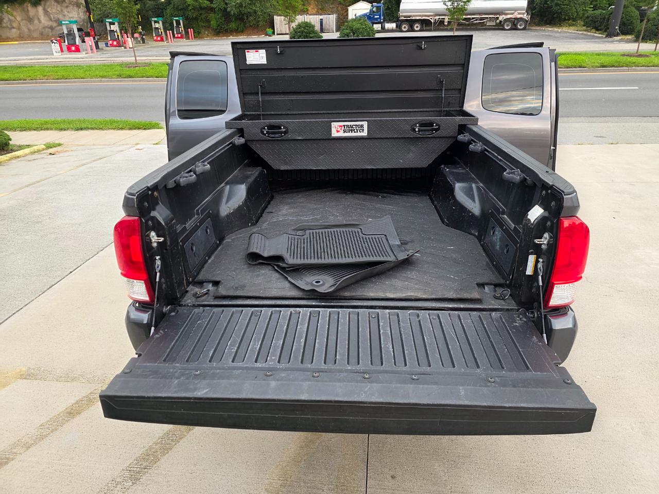 Toyota Tacoma SR5 Access Cab I4 6AT 4WD 2017