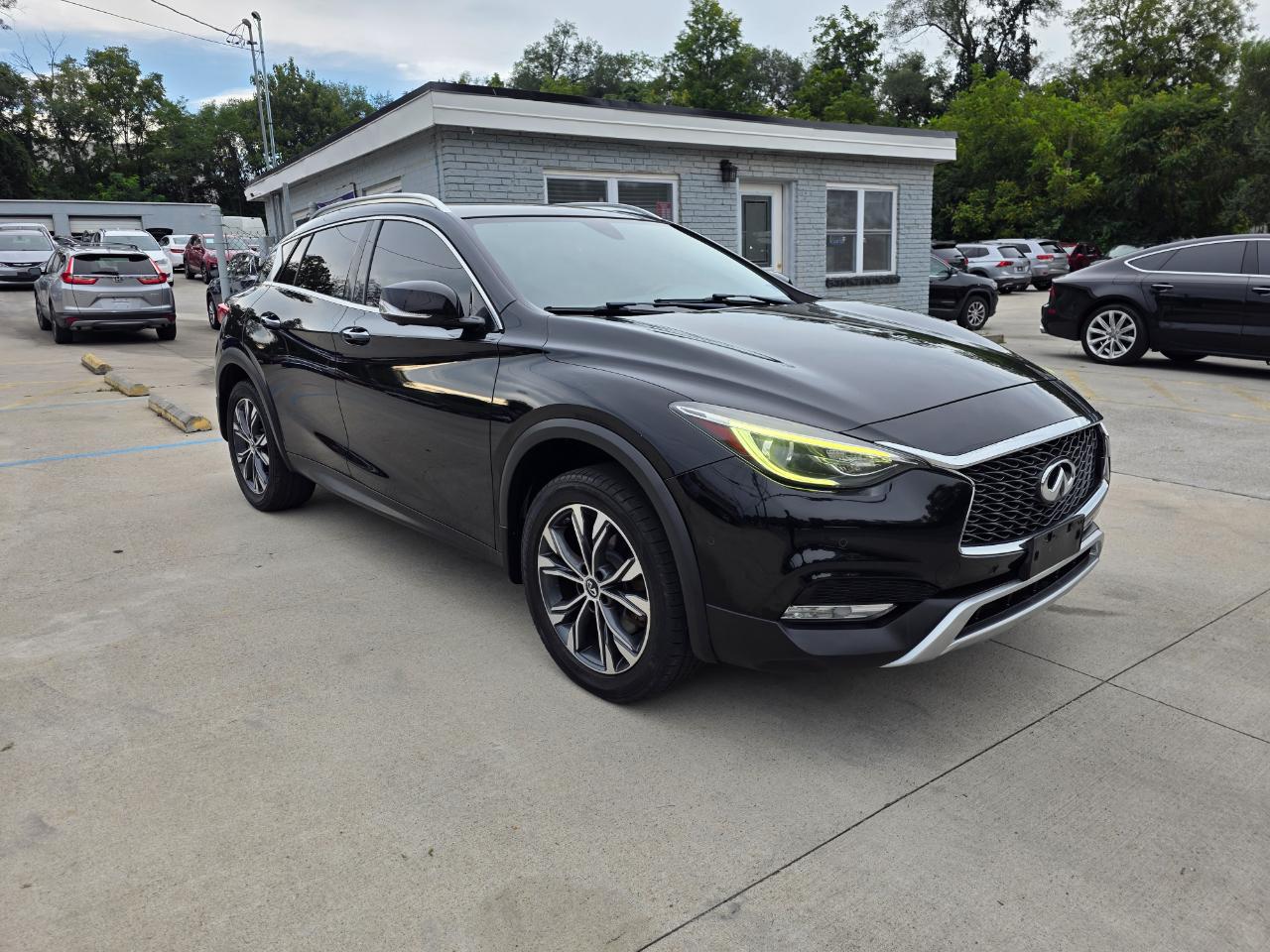 Infiniti QX30 Luxury AWD 2017