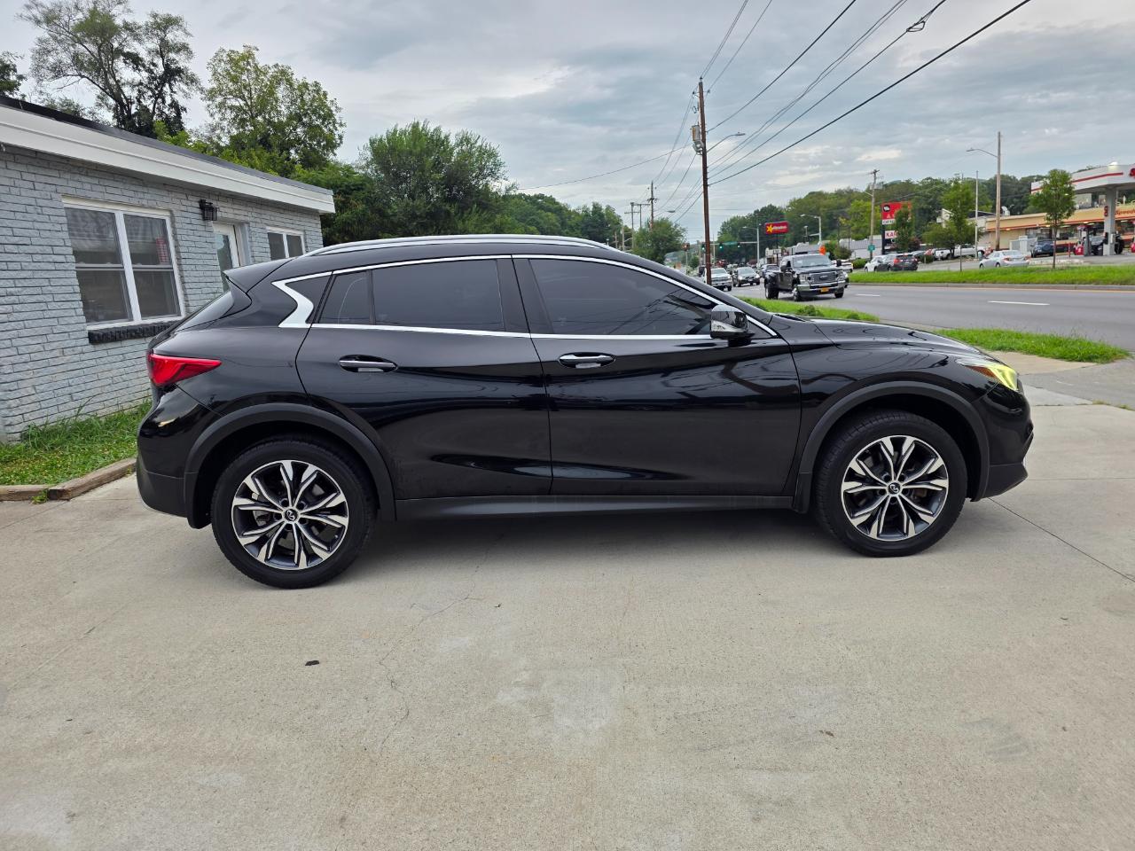 Infiniti QX30 Luxury AWD 2017