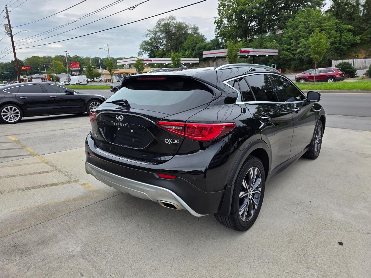 Infiniti QX30 Luxury AWD 2017