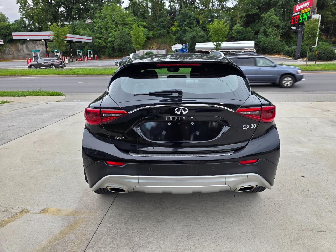 Infiniti QX30 Luxury AWD 2017
