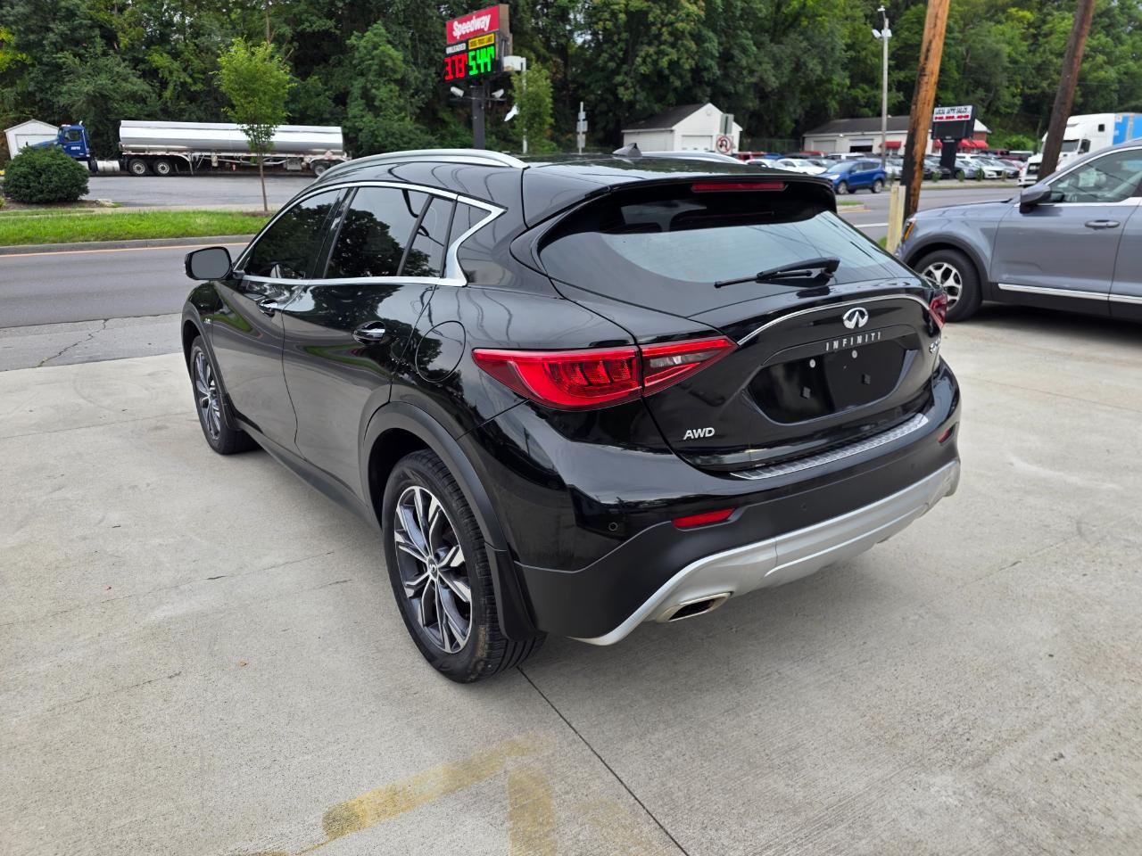 Infiniti QX30 Luxury AWD 2017