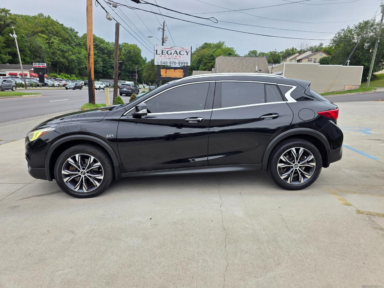 Infiniti QX30 Luxury AWD 2017