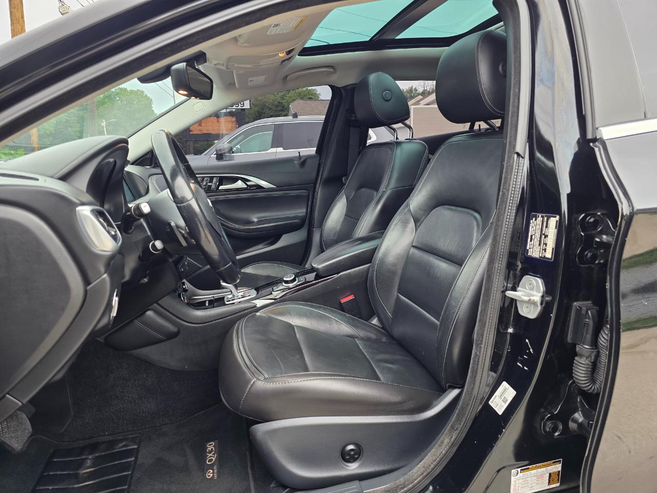 Infiniti QX30 Luxury AWD 2017