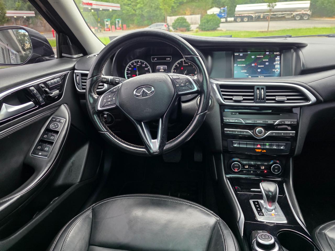 Infiniti QX30 Luxury AWD 2017