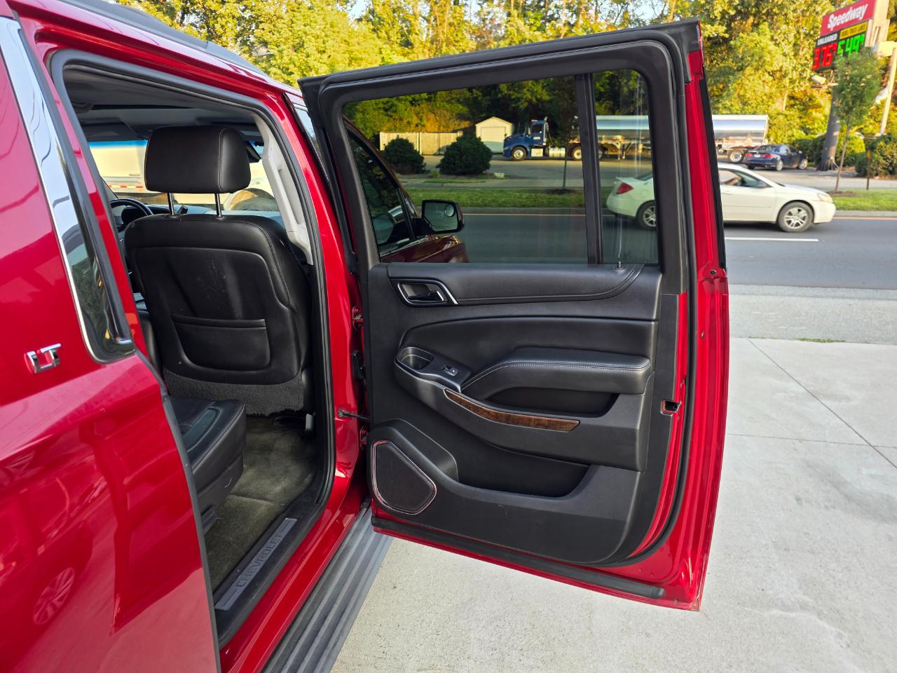 Chevrolet Suburban LT 1500 4WD 2015