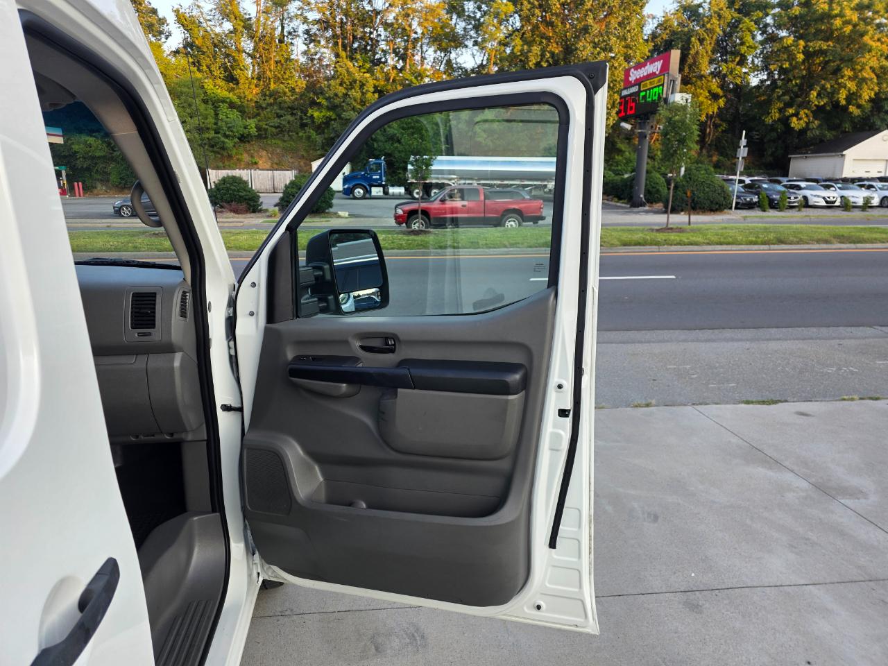 Nissan NV Cargo 2500 HD SV V8 High Roof 2020