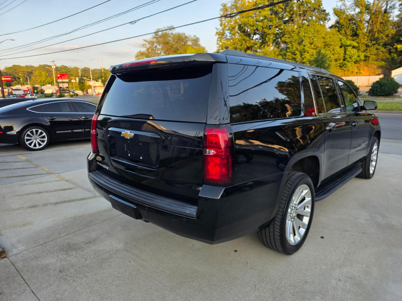Chevrolet Suburban LT 4WD 2017
