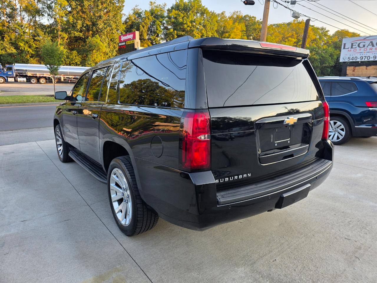 Chevrolet Suburban LT 4WD 2017