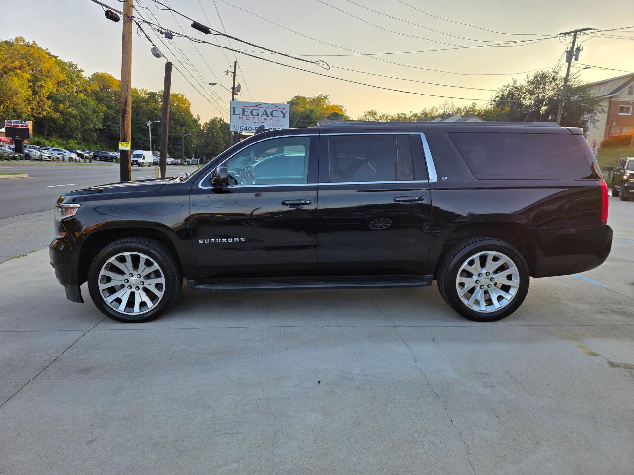 Chevrolet Suburban LT 4WD 2017