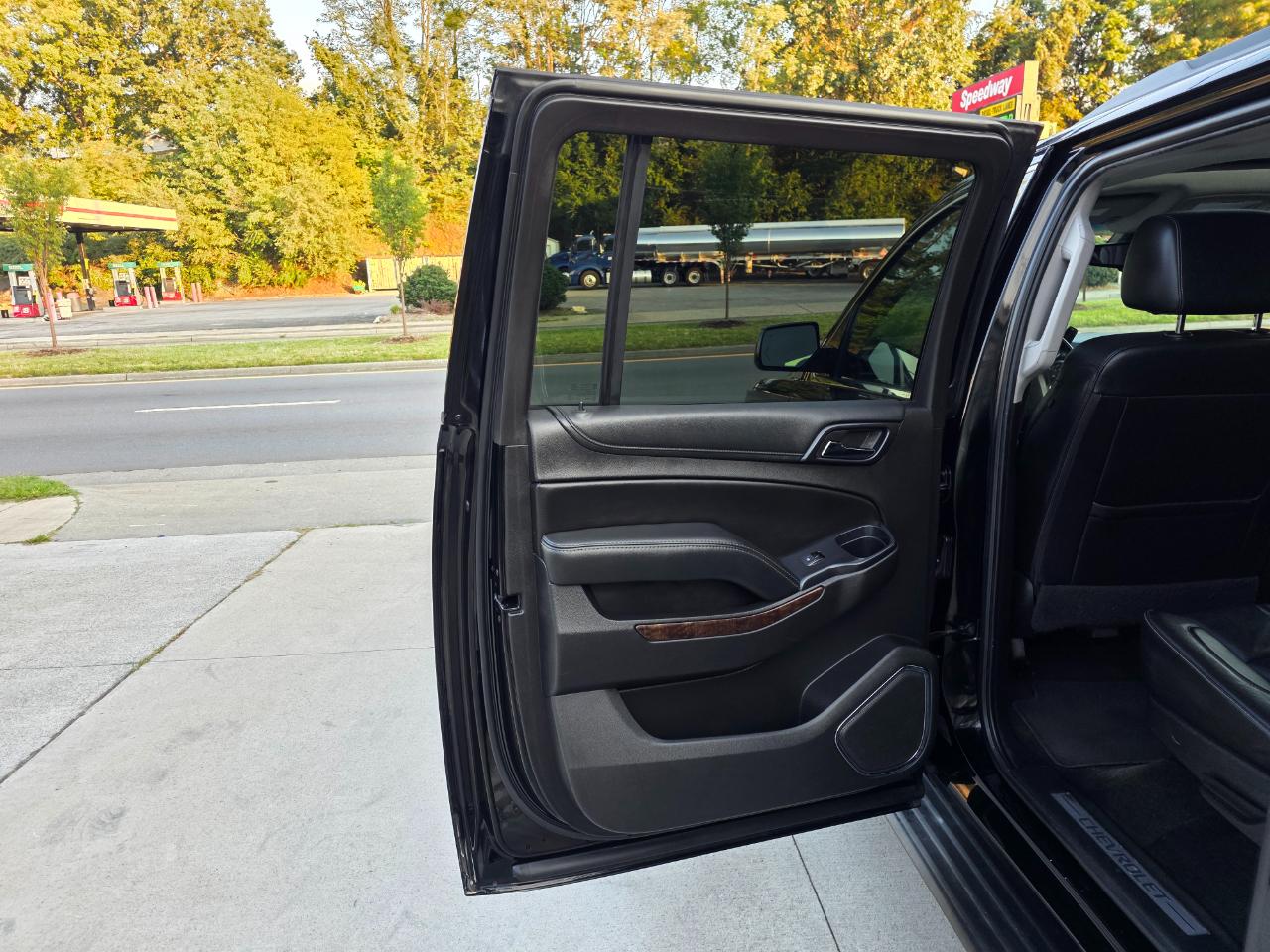 Chevrolet Suburban LT 4WD 2017