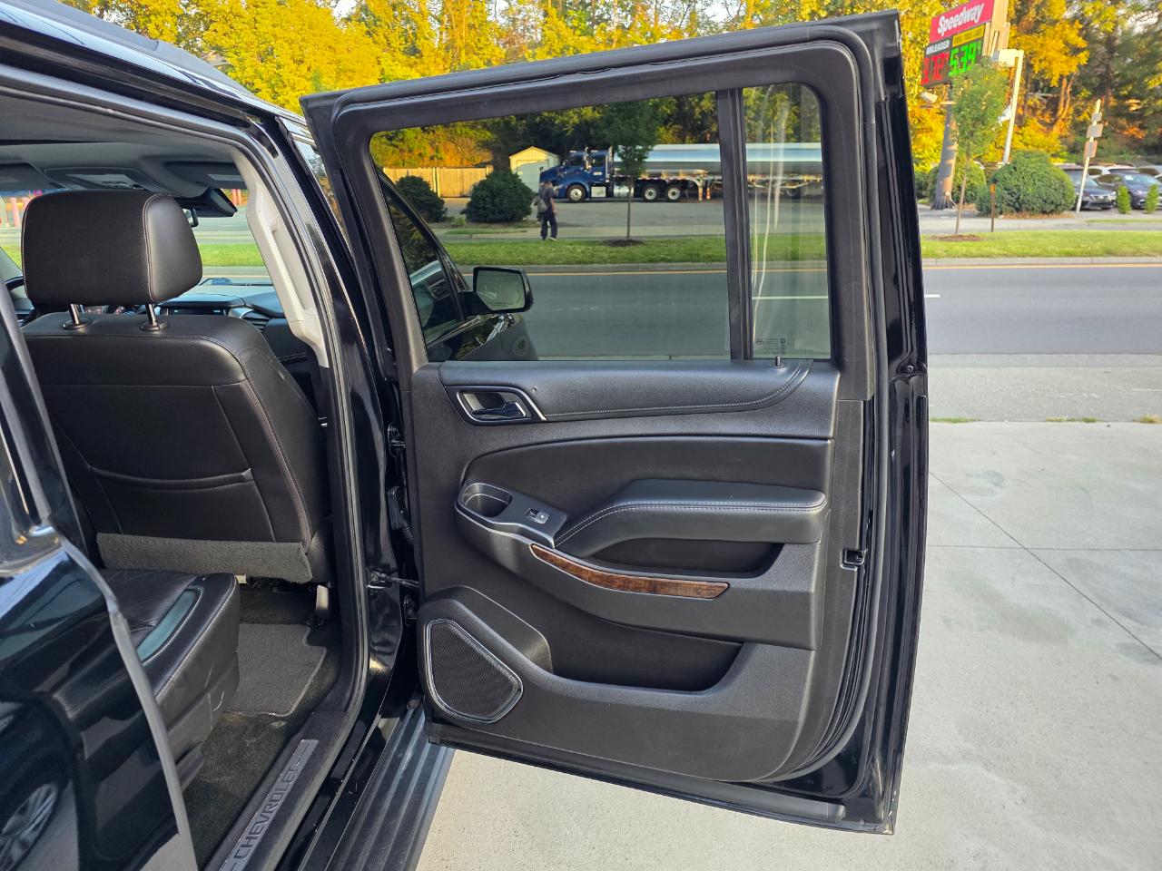 Chevrolet Suburban LT 4WD 2017
