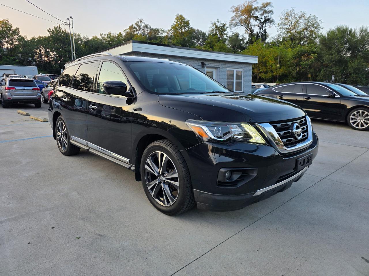 Nissan Pathfinder Platinum 4WD 2017