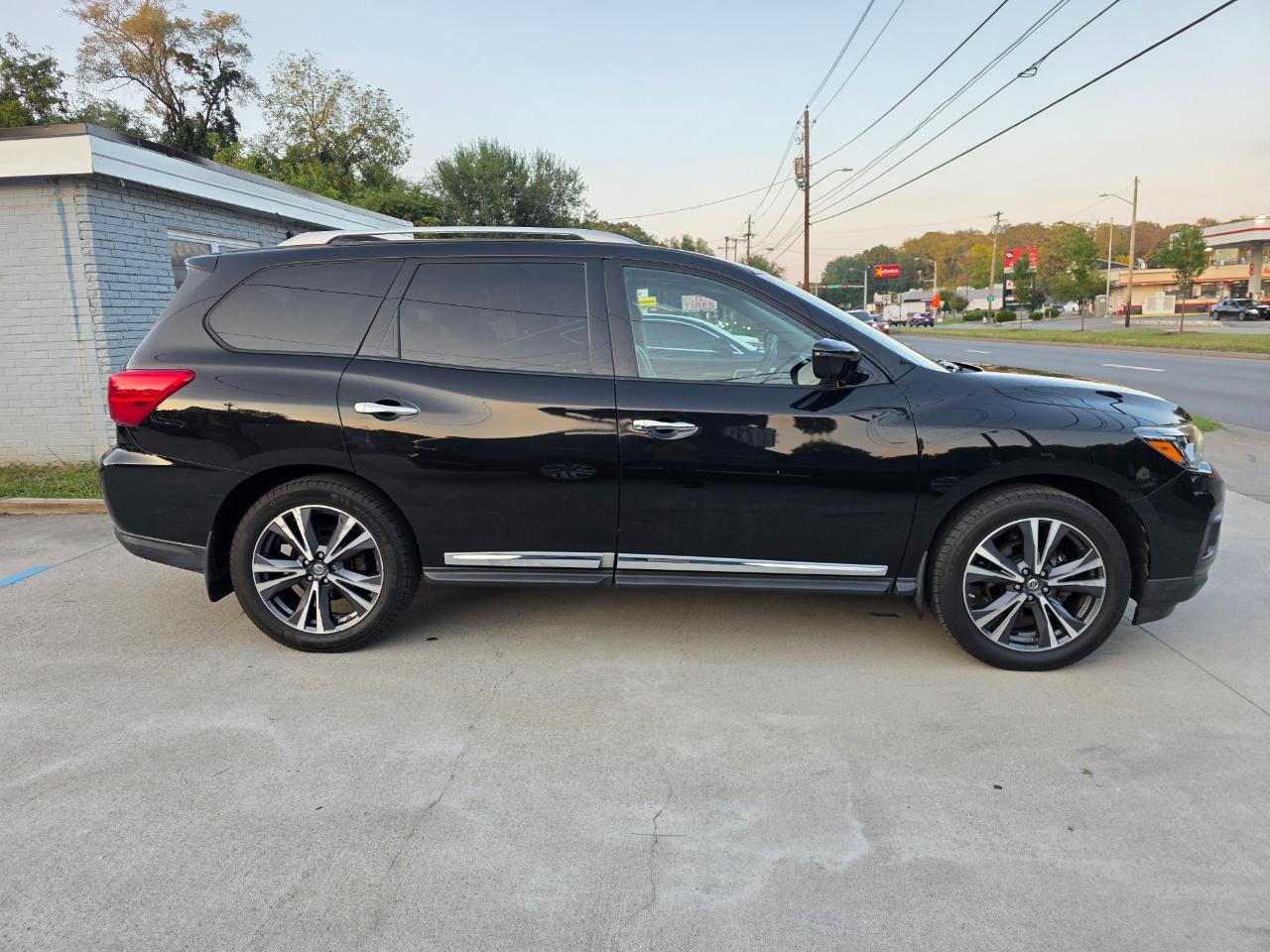 Nissan Pathfinder Platinum 4WD 2017