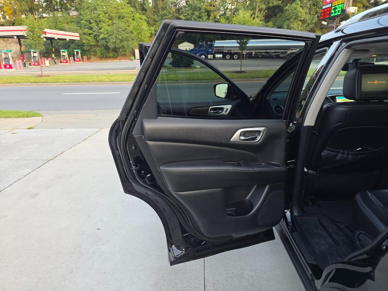 Nissan Pathfinder Platinum 4WD 2017