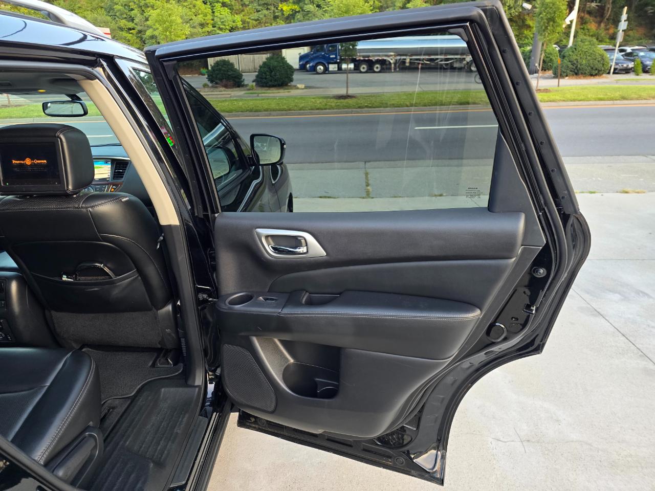 Nissan Pathfinder Platinum 4WD 2017