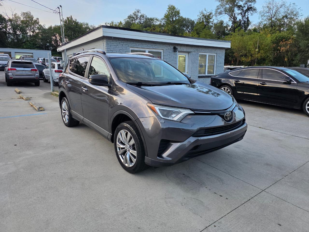 Toyota RAV4 LE FWD 2018