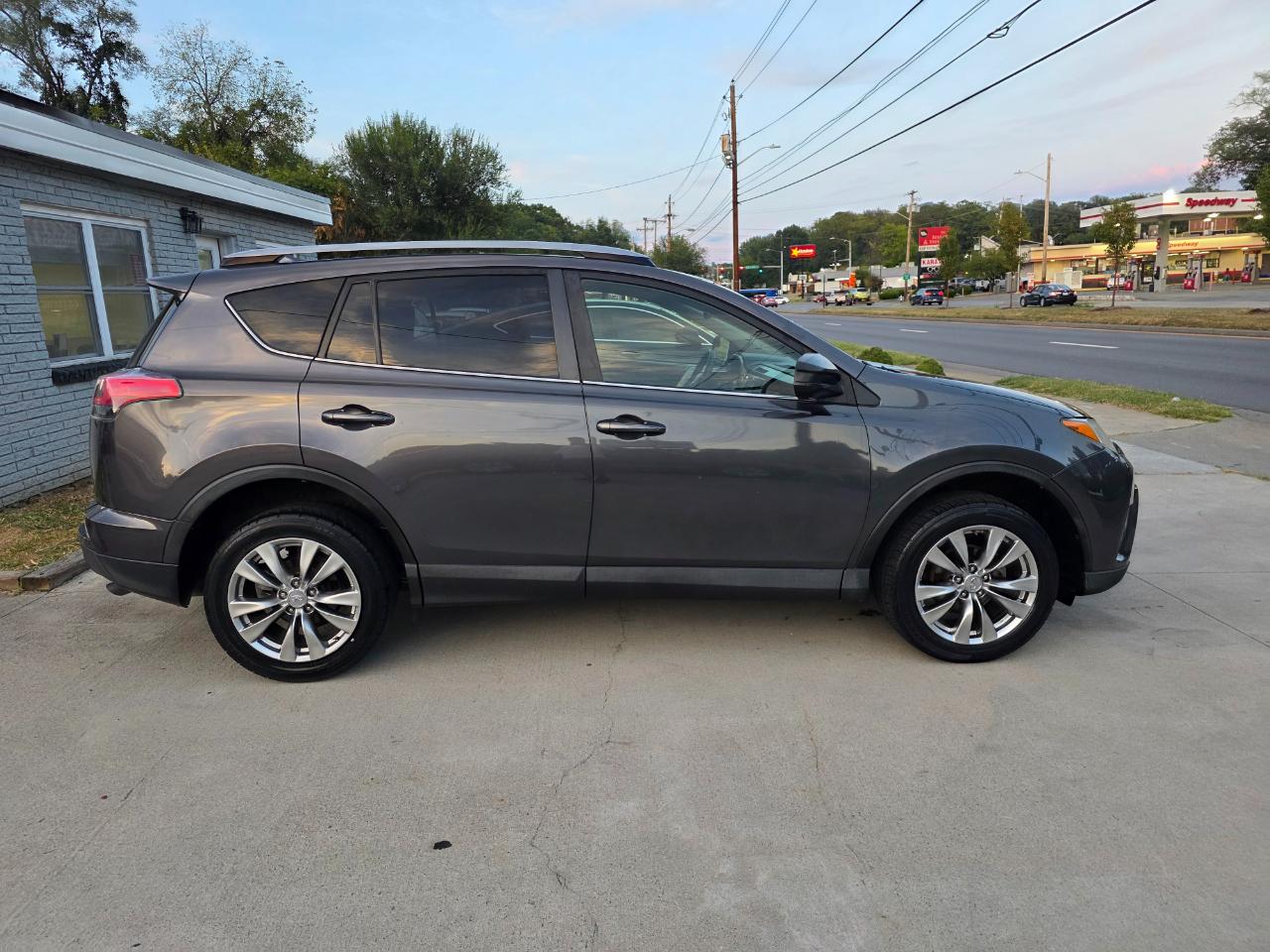 Toyota RAV4 LE FWD 2018