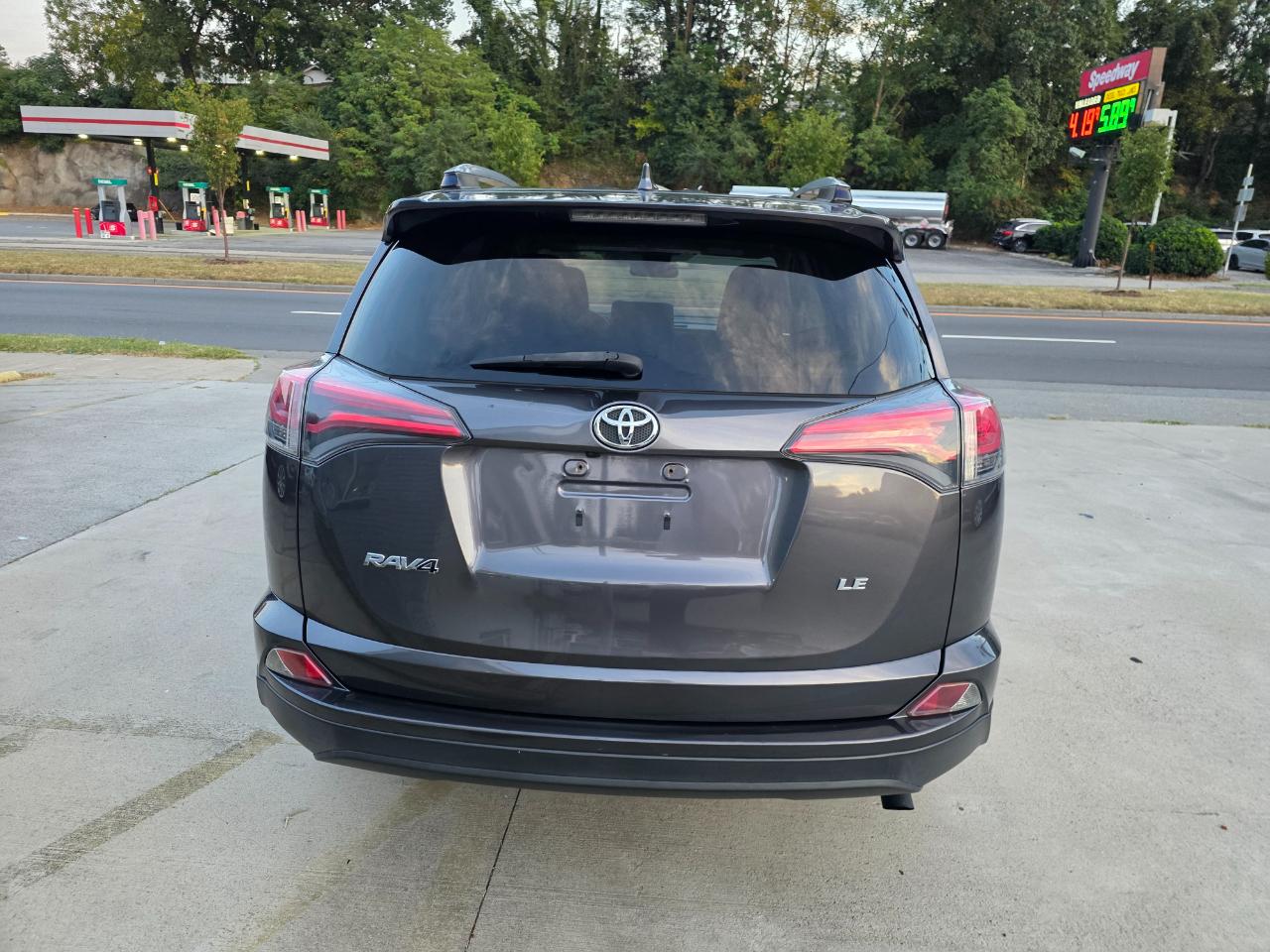 Toyota RAV4 LE FWD 2018