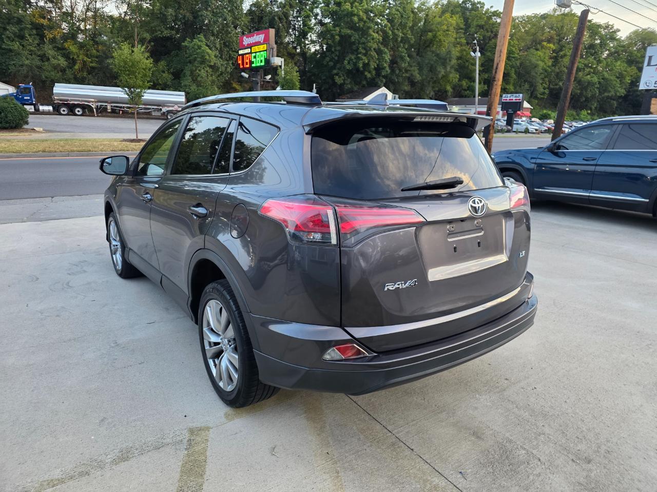 Toyota RAV4 LE FWD 2018