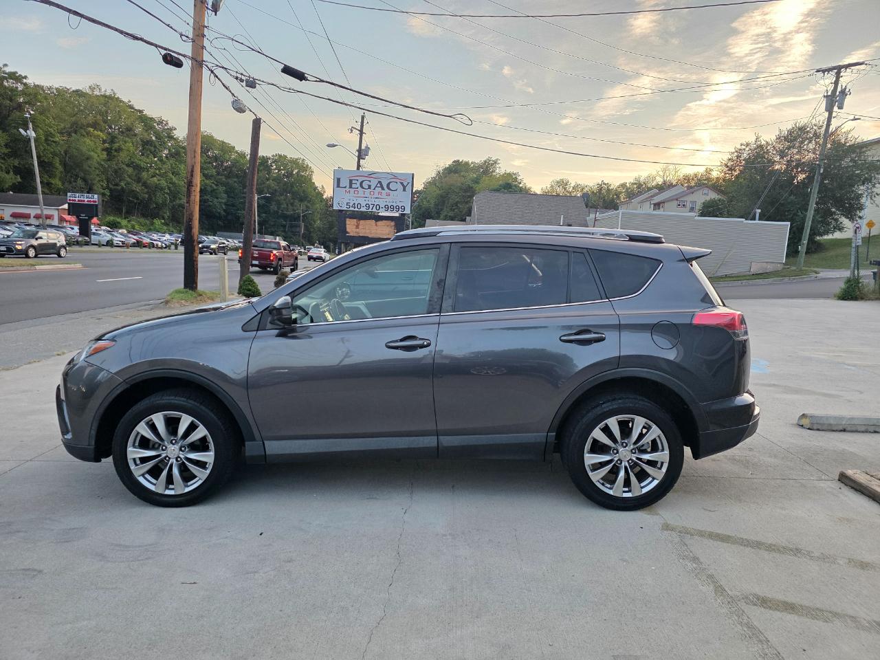Toyota RAV4 LE FWD 2018
