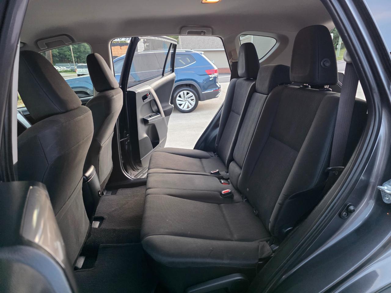 Toyota RAV4 LE FWD 2018