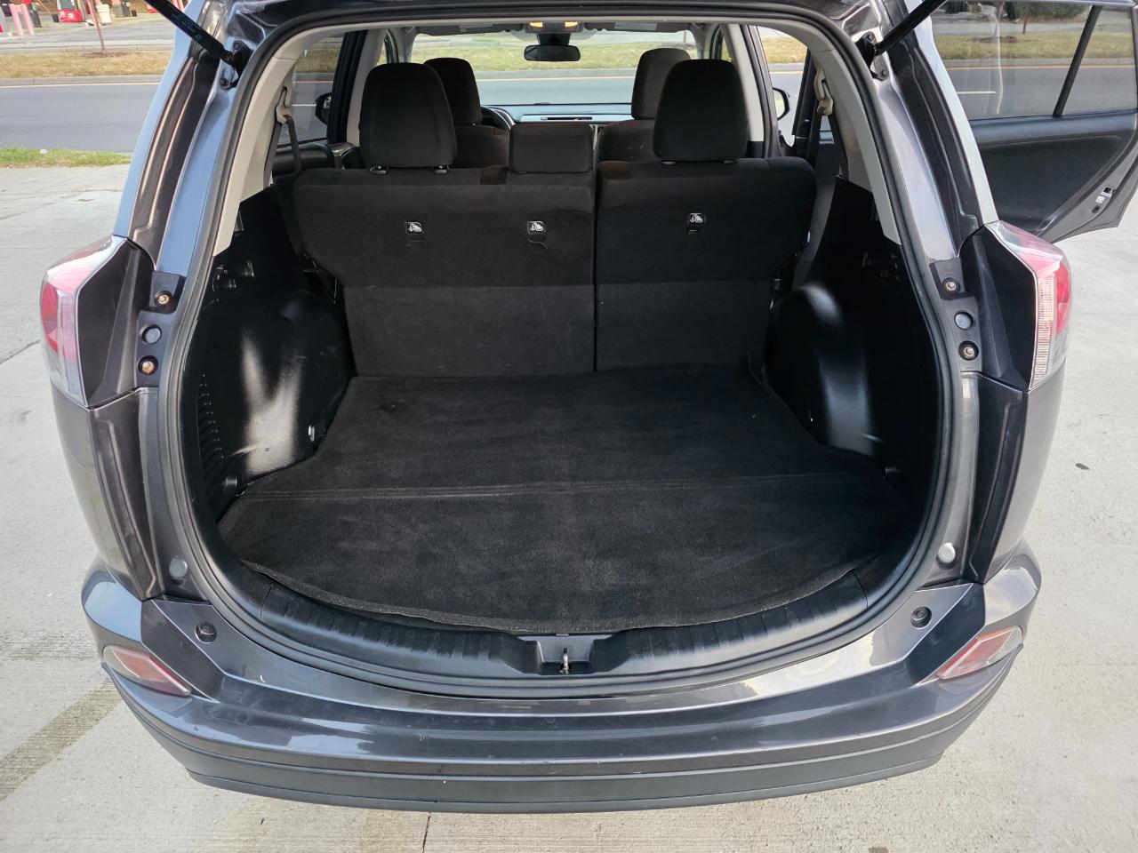 Toyota RAV4 LE FWD 2018