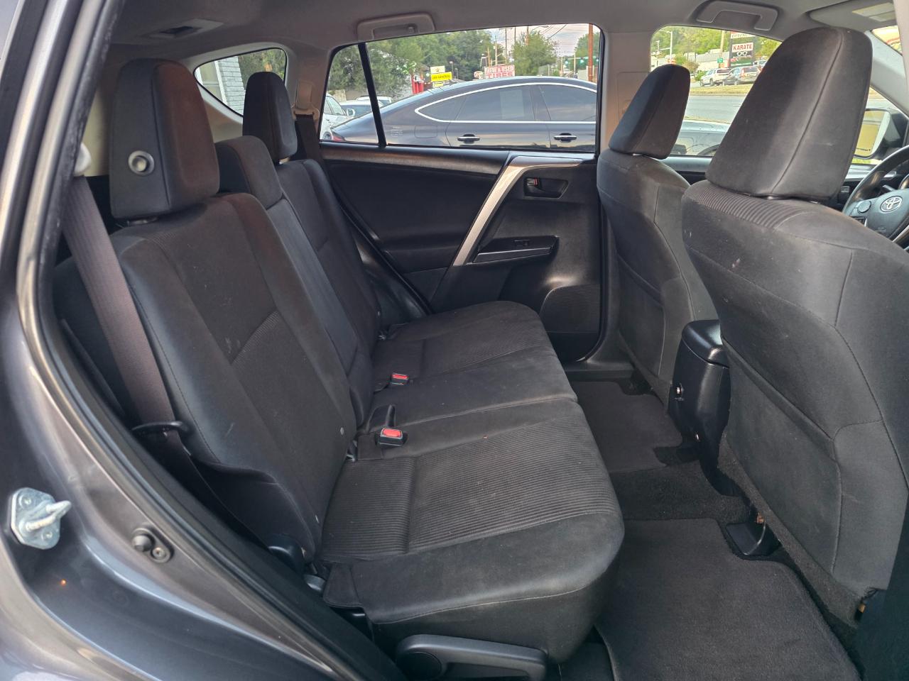 Toyota RAV4 LE FWD 2018