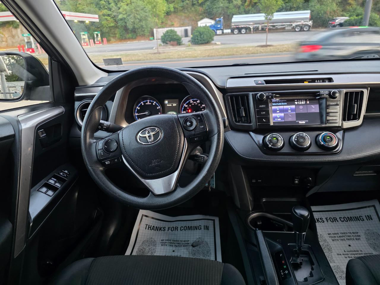 Toyota RAV4 LE FWD 2018
